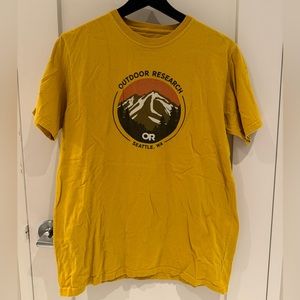 Men’s medium outdoor research tee